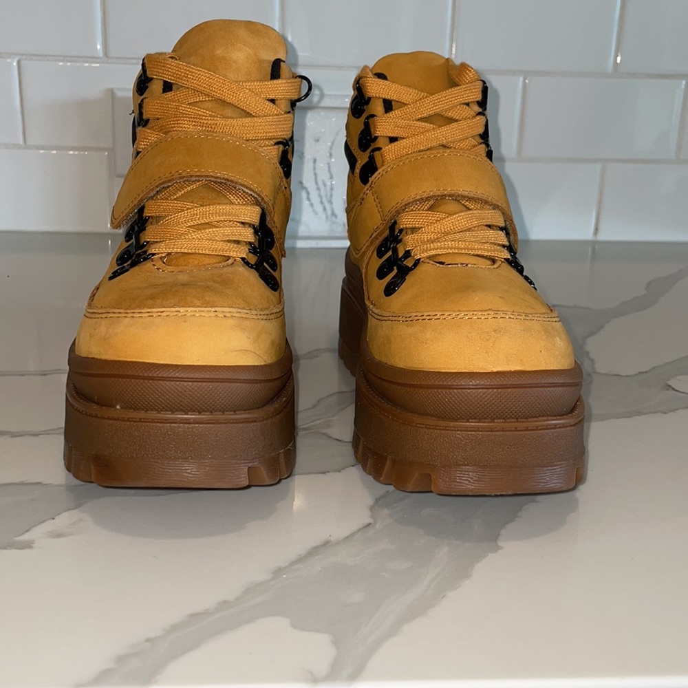 Suede platform boots size 7 - Picture 5 of 9